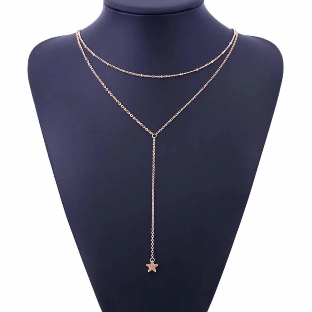 Star layer necklace, gold tone. Super cute!!